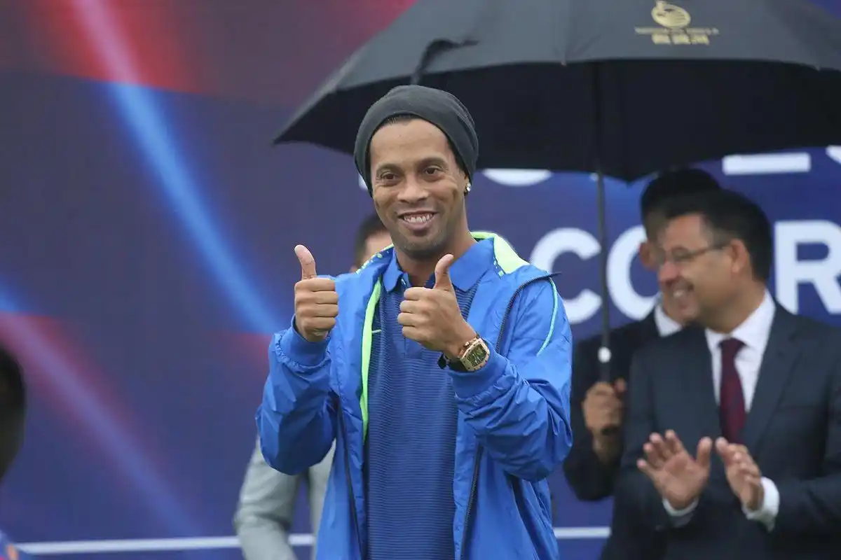 彼此之间的 彼此之间的